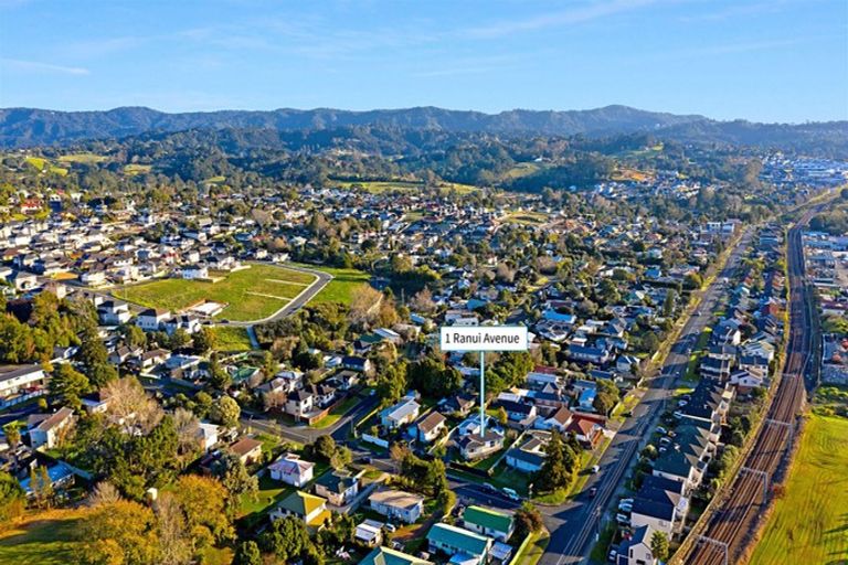 Photo of property in 1 Ranui Avenue, Ranui, Auckland, 0612