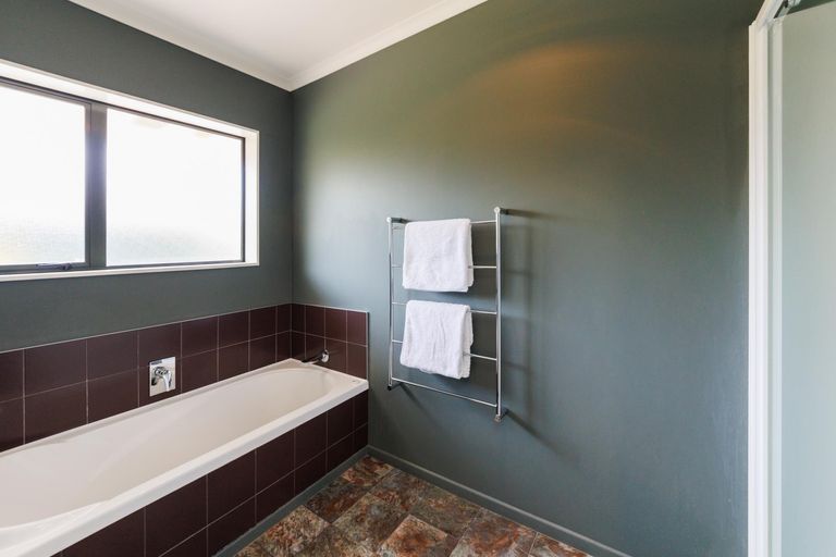 Photo of property in 2 Masefield Terrace, Kelvin Grove, Palmerston North, 4414