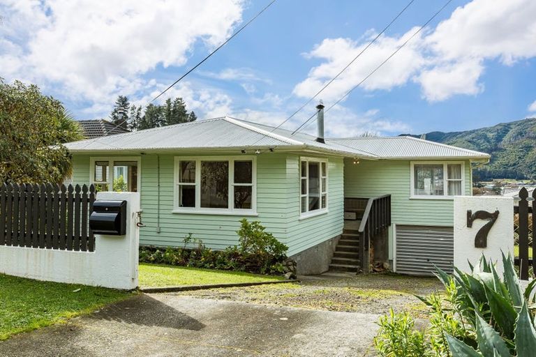 Photo of property in 7 Reid Road, Wainuiomata, Lower Hutt, 5014