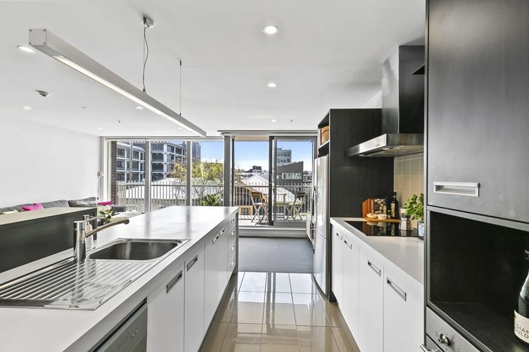 Photo of property in Republic Apartments, 2a/11 Tennyson Street, Te Aro, Wellington, 6011