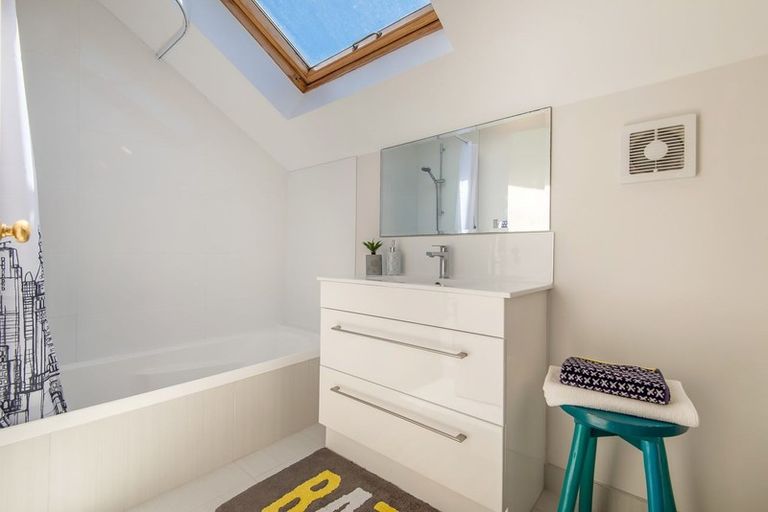 Photo of property in 1/28 Beach Road, Castor Bay, Auckland, 0620