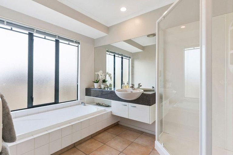 Photo of property in 12 Mohill Place, East Tamaki Heights, Auckland, 2016