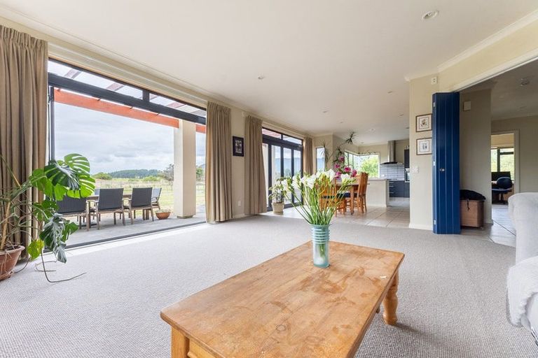Photo of property in 114 Rutherford Drive, Waikanae Beach, Waikanae, 5036