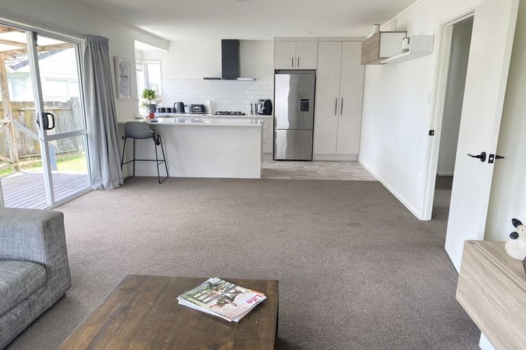 Photo of property in 2/12 Duncan Avenue, Te Atatu South, Auckland, 0610
