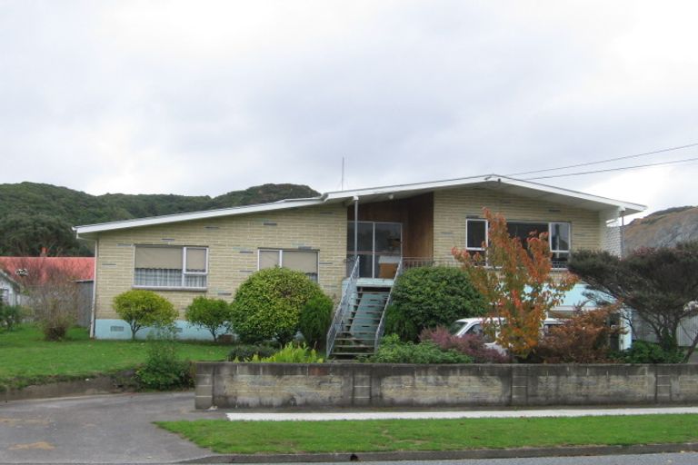 Photo of property in 75 Molesworth Street, Taita, Lower Hutt, 5011