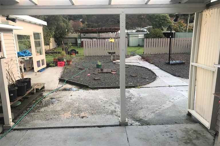 Photo of property in 29 Wainuiomata Road, Wainuiomata, Lower Hutt, 5014