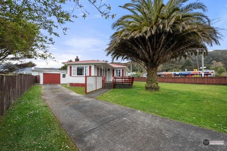 Photo of property in 130 Wainuiomata Road, Wainuiomata, Lower Hutt, 5014