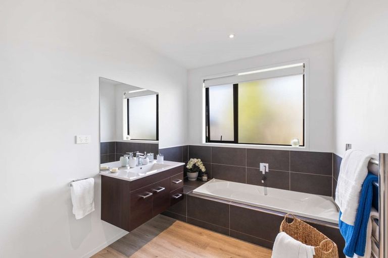 Photo of property in 7 Brian Cowley Place, Tuakau, 2121