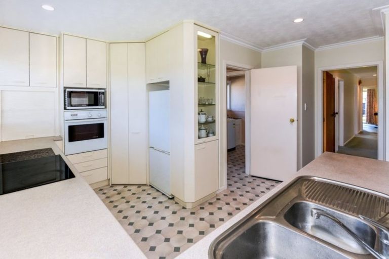 Photo of property in 17 Delaware Crescent, Russley, Christchurch, 8042