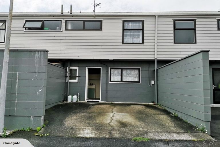 Photo of property in Lynbrae Court Flats, 20/4 Dr Taylor Terrace, Johnsonville, Wellington, 6037