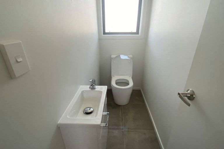 Photo of property in 115 Queens Road, Waikanae Beach, Waikanae, 5036