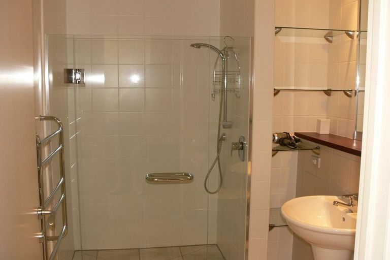 Photo of property in Bridgewater Apartments, 305/7 Te Rangi Cross Road, Paihia, 0200