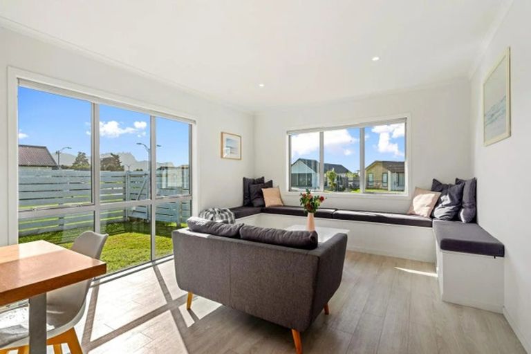 Photo of property in 76 Stace Hopper Drive, One Tree Point, 0118