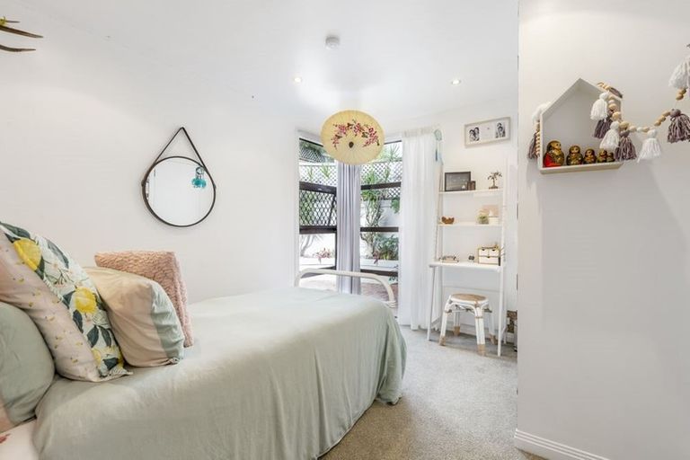 Photo of property in 135 Wiseley Road, West Harbour, Auckland, 0618