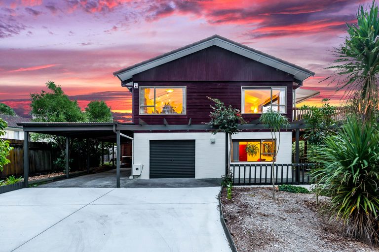 Photo of property in 7 Pokapu Street, Titirangi, Auckland, 0600