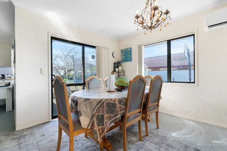 Photo of property in 9 Tussock Avenue, Mangere, Auckland, 2022