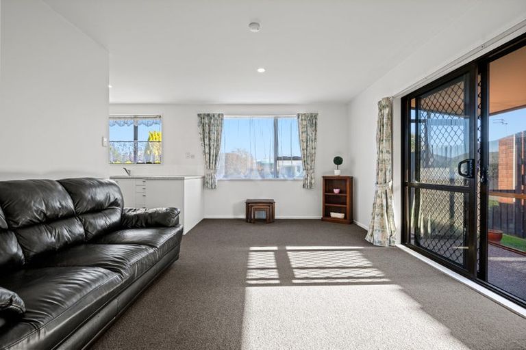 Photo of property in 2/20 Kirsten Place, Parklands, Christchurch, 8083