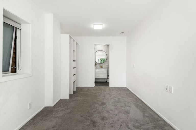 Photo of property in 1/27 Sandown Road, Rothesay Bay, Auckland, 0630