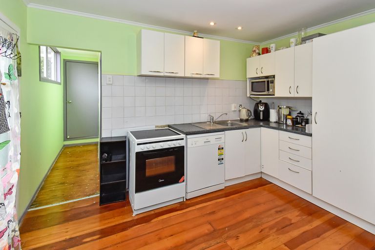 Photo of property in 18 Mcleod Road, Weymouth, Auckland, 2103