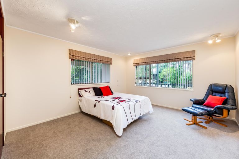 Photo of property in 7 Pokapu Street, Titirangi, Auckland, 0600