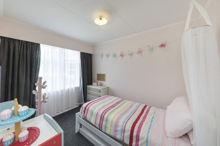 Photo of property in 30 Ruamahanga Crescent, Terrace End, Palmerston North, 4410