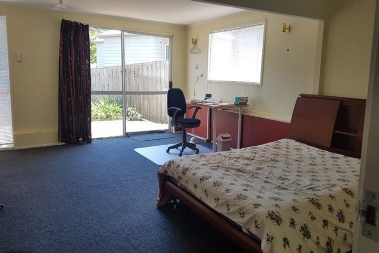 Photo of property in 38 Deverell Place, Northcross, Auckland, 0632