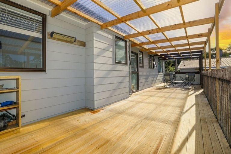 Photo of property in 8 Angeline Place, Massey, Auckland, 0614