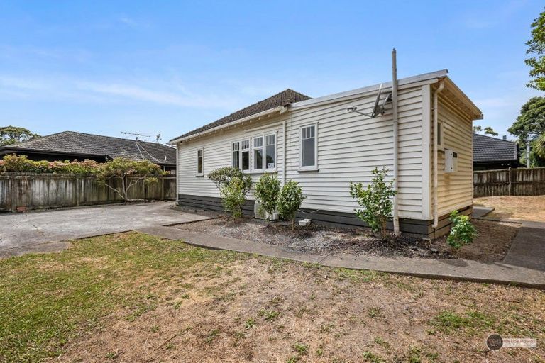 Photo of property in 1-2/6a Pohutukawa Street, Woburn, Lower Hutt, 5010