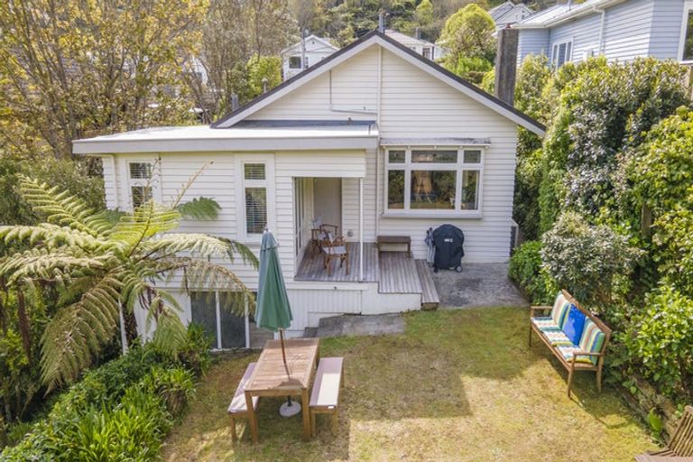 Photo of property in 18 Omar Street, Khandallah, Wellington, 6035