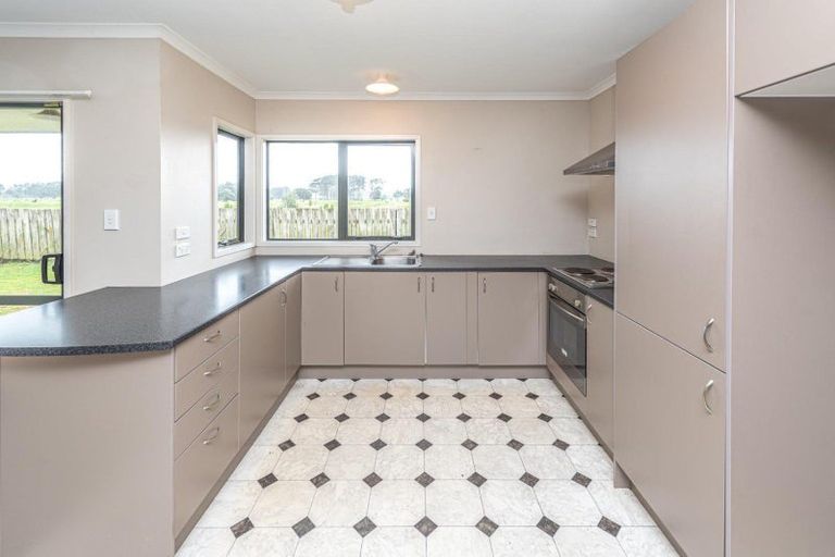 Photo of property in 17 Waitai Street, Castlecliff, Whanganui, 4501