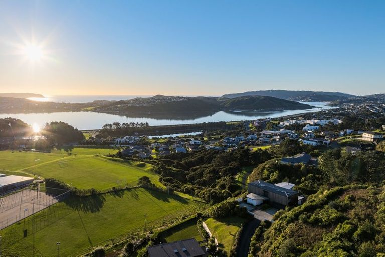 Photo of property in 15 Glenorchy Way, Aotea, Porirua, 5024