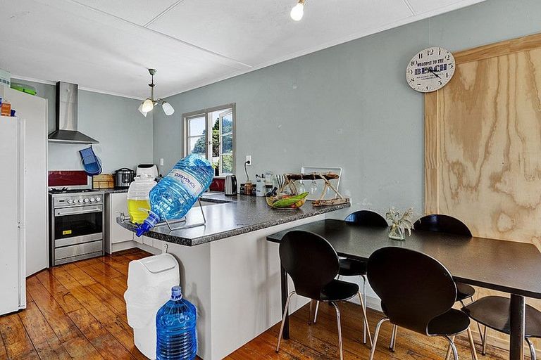 Photo of property in 186 Tasman Street, Opunake, 4616