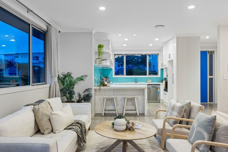 Photo of property in 11 Ian Gordon Lane, Orewa, 0931