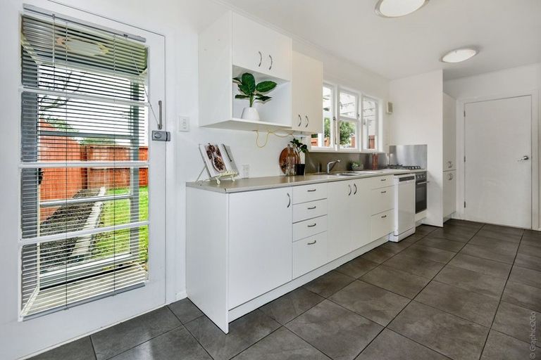 Photo of property in 33 Flay Crescent, Burnside, Christchurch, 8053