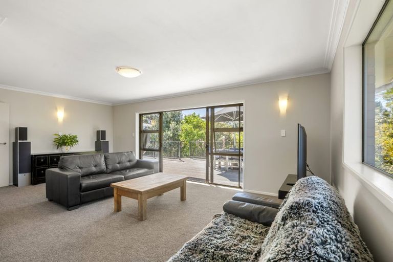 Photo of property in 4 Fitzpatrick Place, Chatswood, Auckland, 0626