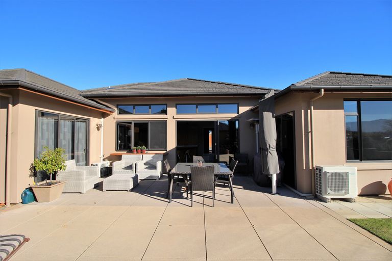 Photo of property in 16 Walnut Grove, Alexandra, 9320