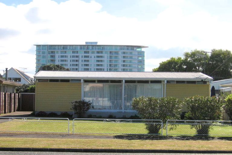 Photo of property in 17 Pine Road, Orewa, 0931