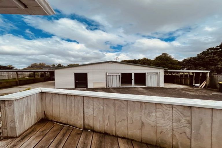 Photo of property in 49 Neil Avenue, Te Atatu Peninsula, Auckland, 0610