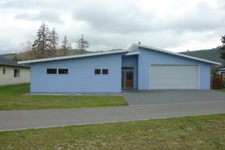 Photo of property in 2 Lakemere Way, Kinloch, Taupo, 3377