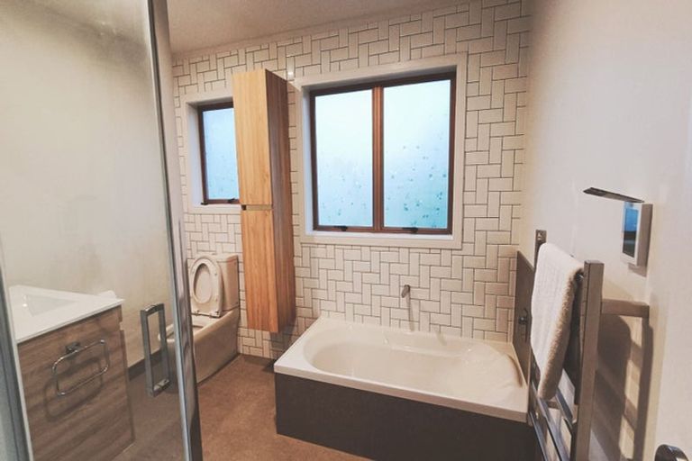 Photo of property in 2/28 Marua Road, Ellerslie, Auckland, 1051