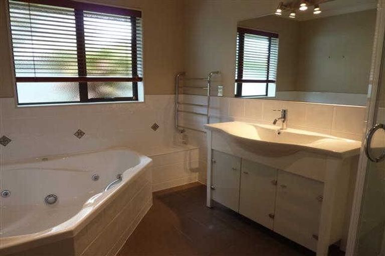 Photo of property in 6 Cranmer Close, Rototuna North, Hamilton, 3210