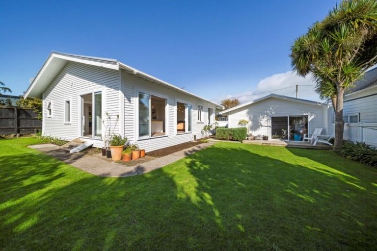 Photo of property in 25 Mount Edgcumbe Street, New Plymouth, 4310