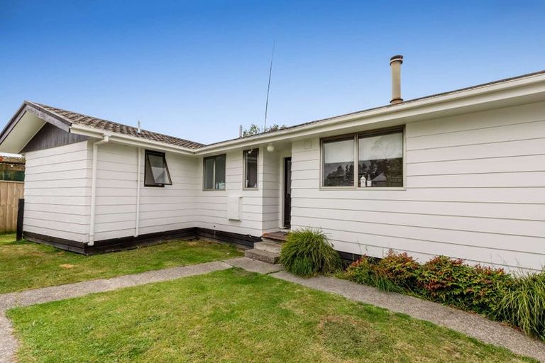 Photo of property in 24 Fergusson Street, Marton, 4710