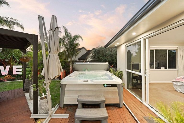 Photo of property in 22 Gibbston Close, Huntington, Hamilton, 3210