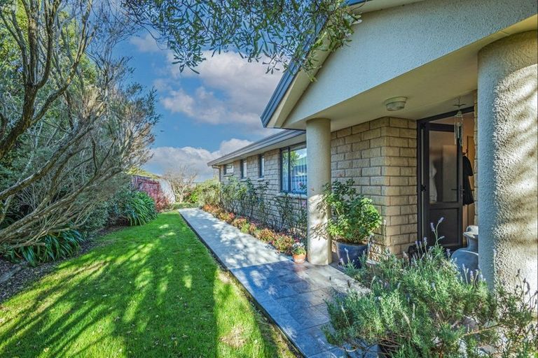 Photo of property in 10 Logan Place, Kelvin Grove, Palmerston North, 4414