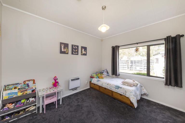 Photo of property in 6 Willowstream Grove, Cloverlea, Palmerston North, 4412