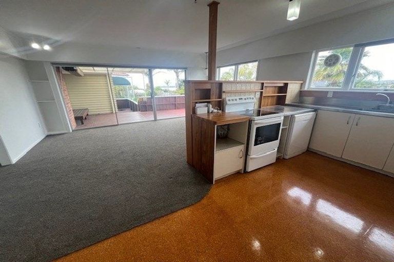 Photo of property in 63 Litten Road, Cockle Bay, Auckland, 2014