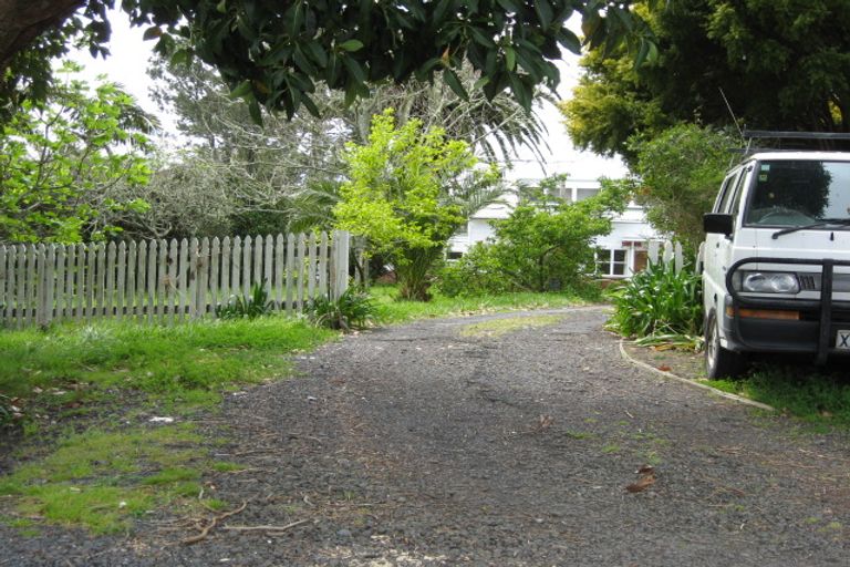 Photo of property in 127 Ferry Parade, Herald Island, Auckland, 0618