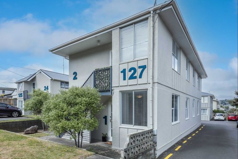Photo of property in 1/127 Queens Drive, Lyall Bay, Wellington, 6022