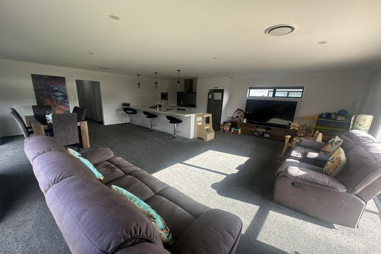 Photo of property in 34 Te Kaeaea Crescent, Wallaceville, Upper Hutt, 5018